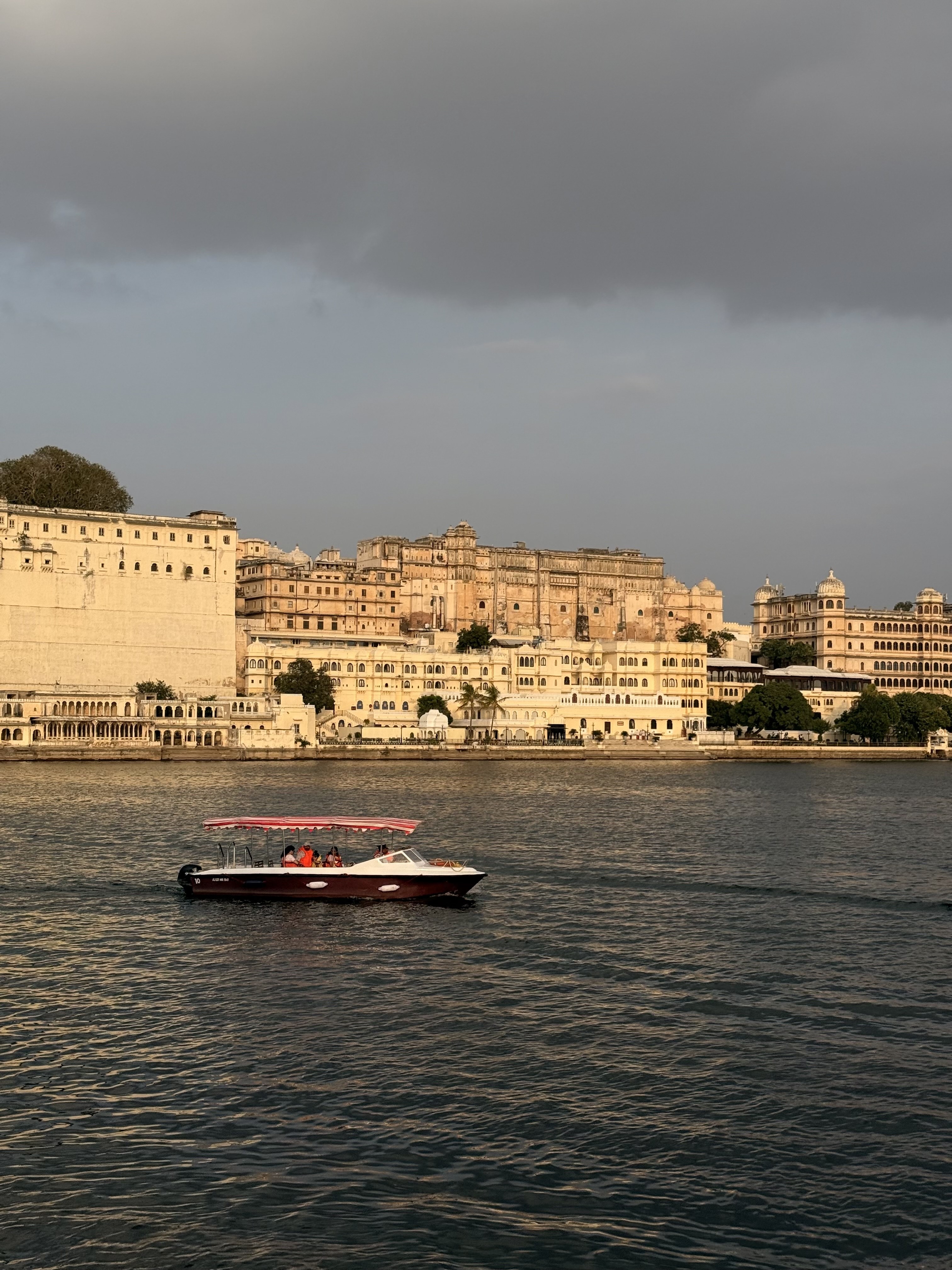 lake pichola, udaipur